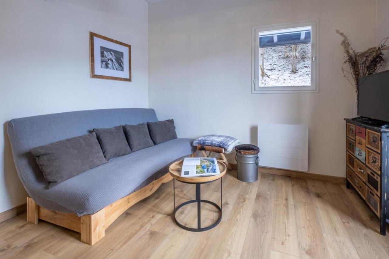 With View Near The Center Of Apartment *